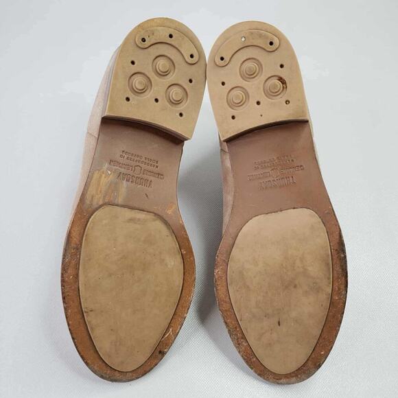 Thursday Boot Company Tan Suede Duchess Chelsea Boots Womens Size 7 Pull On - Picture 6 of 9